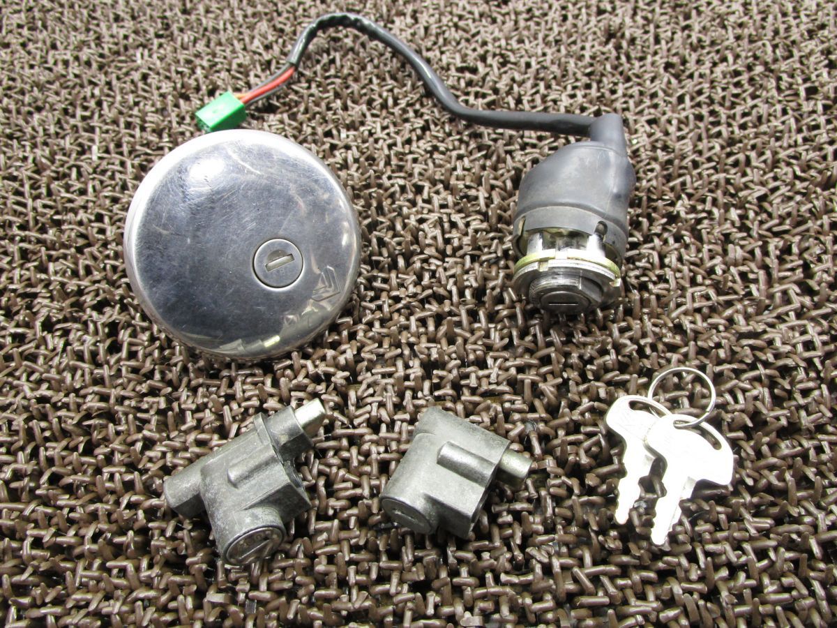 □□ ライター UDトラックス UD TRUCKS ゴールド やや傷や汚れあり 