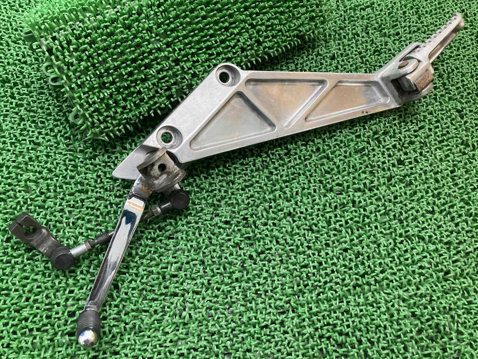 ZRX400 ステップ 左 1677 カワサキ 純正 バイク 部品 ZR400E バフ掛け加工 前期 シフトペダル ロッド 車検 Genuine wJ