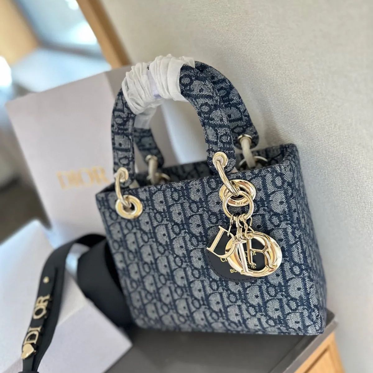 ダイアナ妃 ハンドバッグ