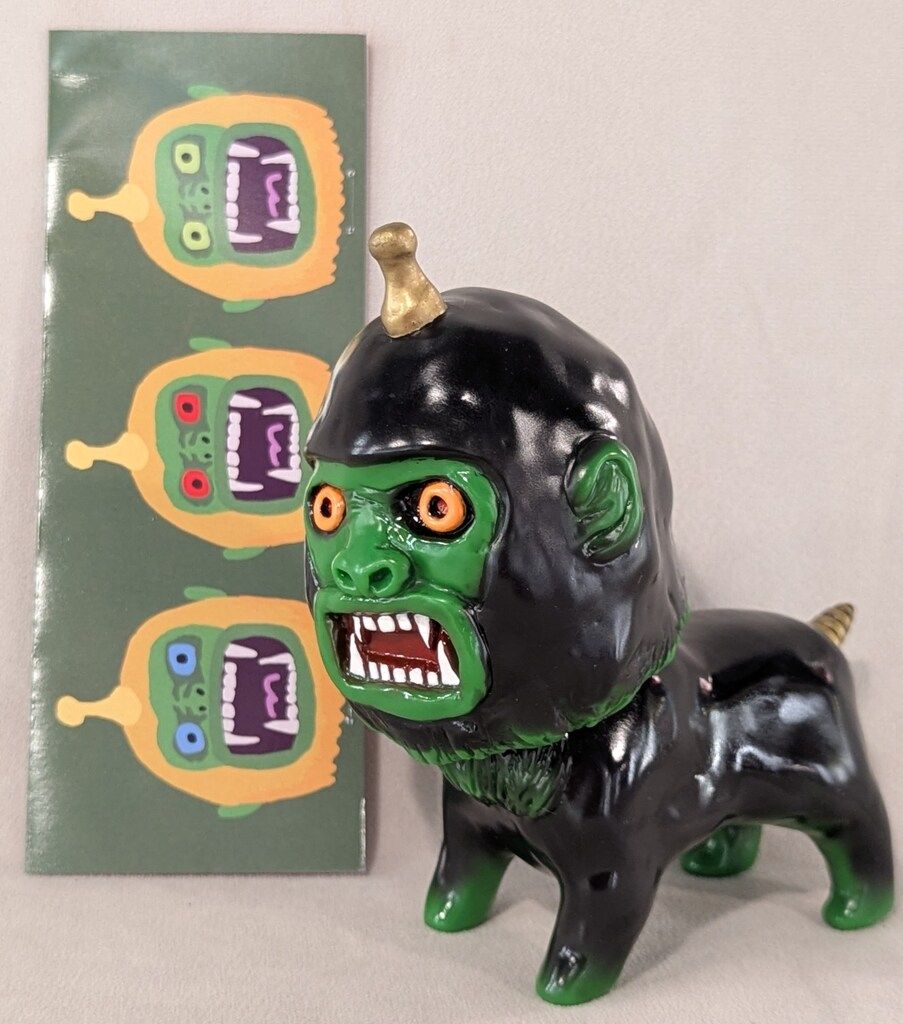 a.a.a vinyl toys 猿面犬 緑成型/黒/金塗装
