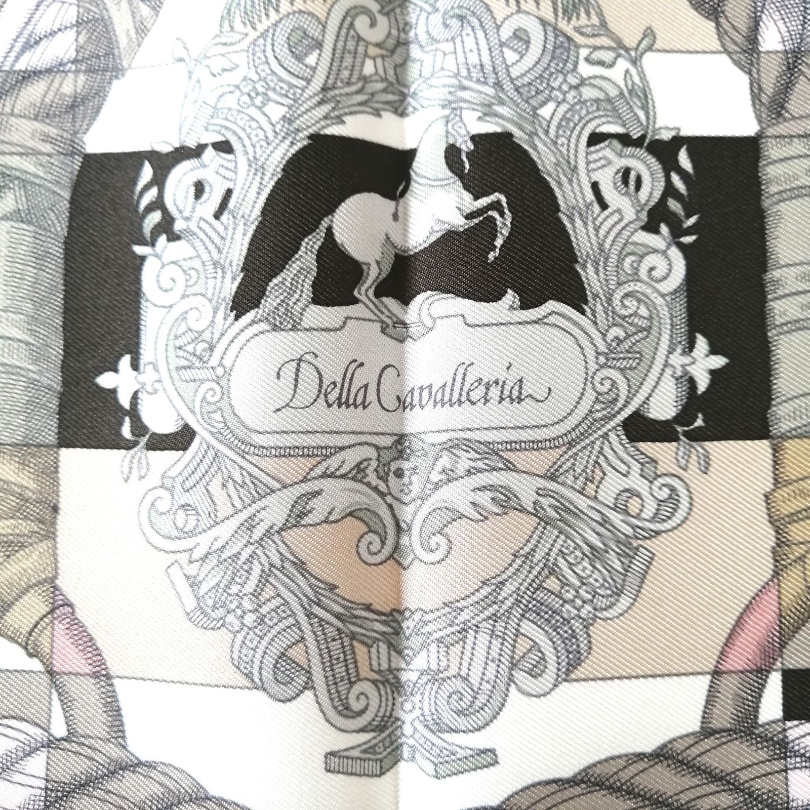 HERMES エルメス　スカーフ　ガブロッシュ　　花火柄 　プチカレ　カレ45 HERMES エルメス スカーフ ガブロッシュ 花火柄 プチカレ カレ45