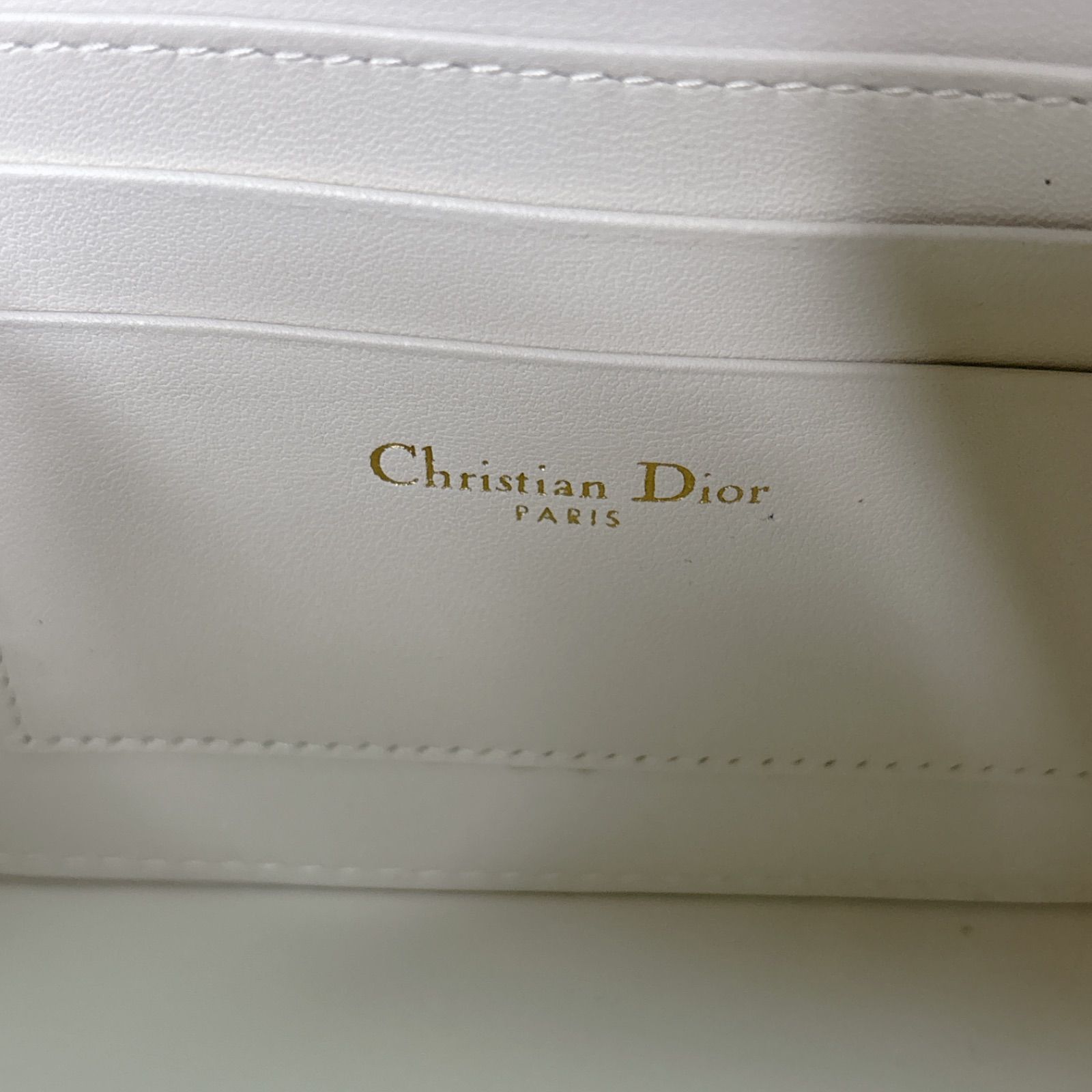 Dior キルティングバッグ　ホワイト　ショルダーバッグ 極希少✨Dior ホワイト ショルダーバッグ~~ - メルカリ