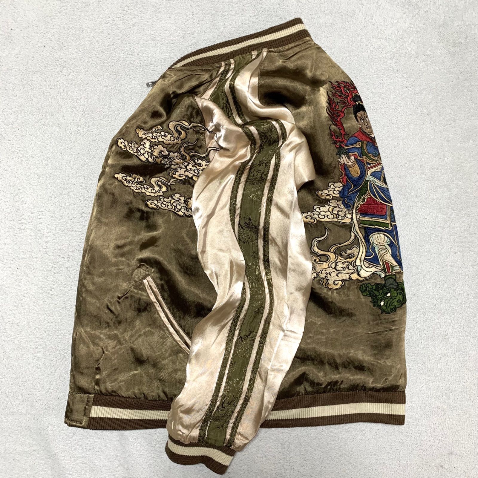 【良品】シェビニオン スカジャン リバーシブル 刺繍 フランス カモフラ M 良品】シェビニオン スカジャン リバーシブル 刺繍 フランス