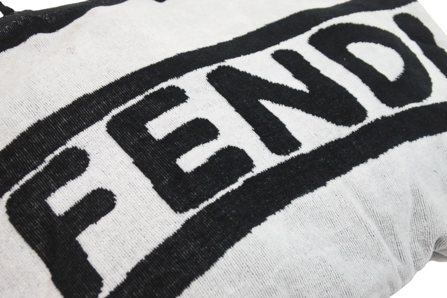 FENDI 2WAY ビーチタオル バッグ ブラック×ホワイト コットン FENDI 2WAY ビーチタオル バッグ ブラック×ホワイト コットン