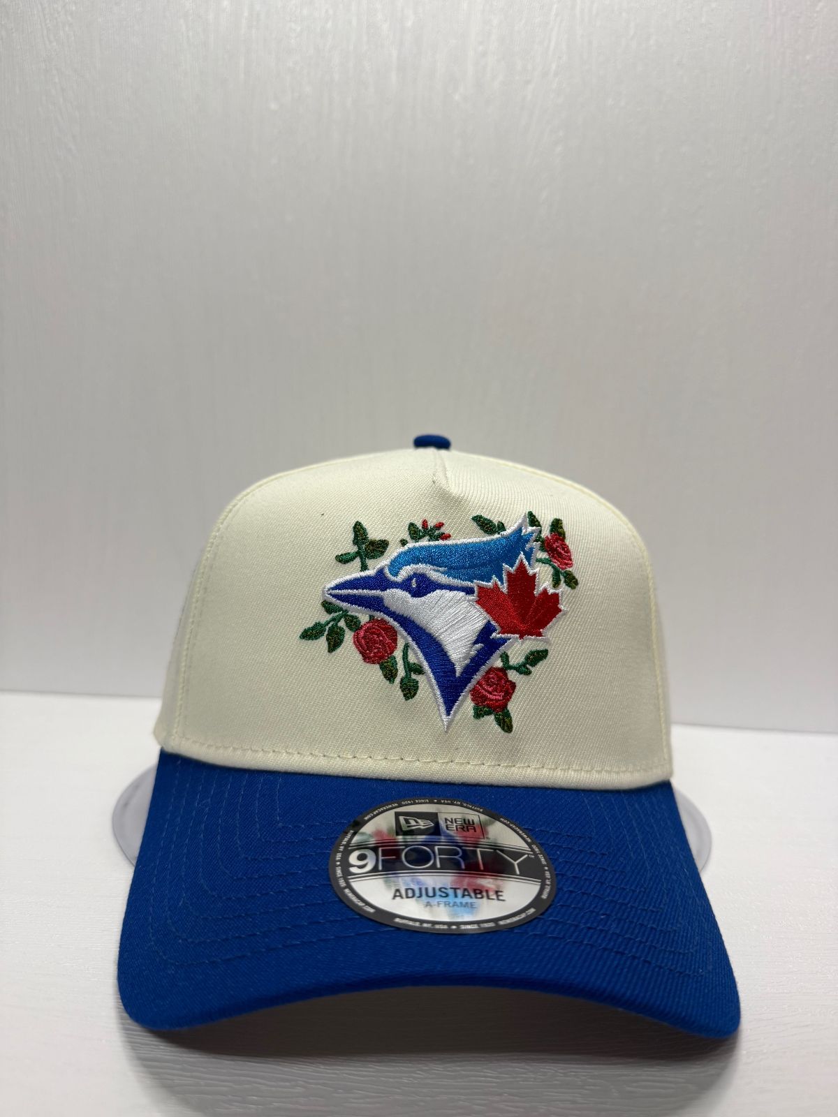 Newera トロントブルージェイズ 30 thアニバーサリー ローズ刺繍 9 forty A-FRAME スナップバックキャップ ツートン