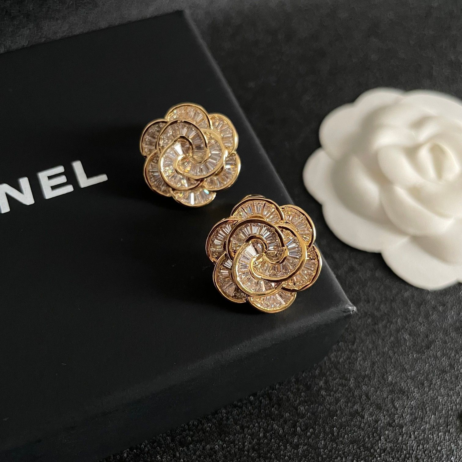 今日特価】Chanel ヴィンテージ アルファベットピアス！送料無料