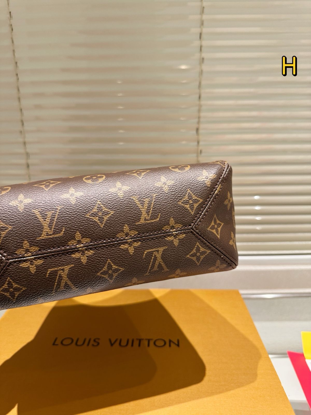 Handbag |