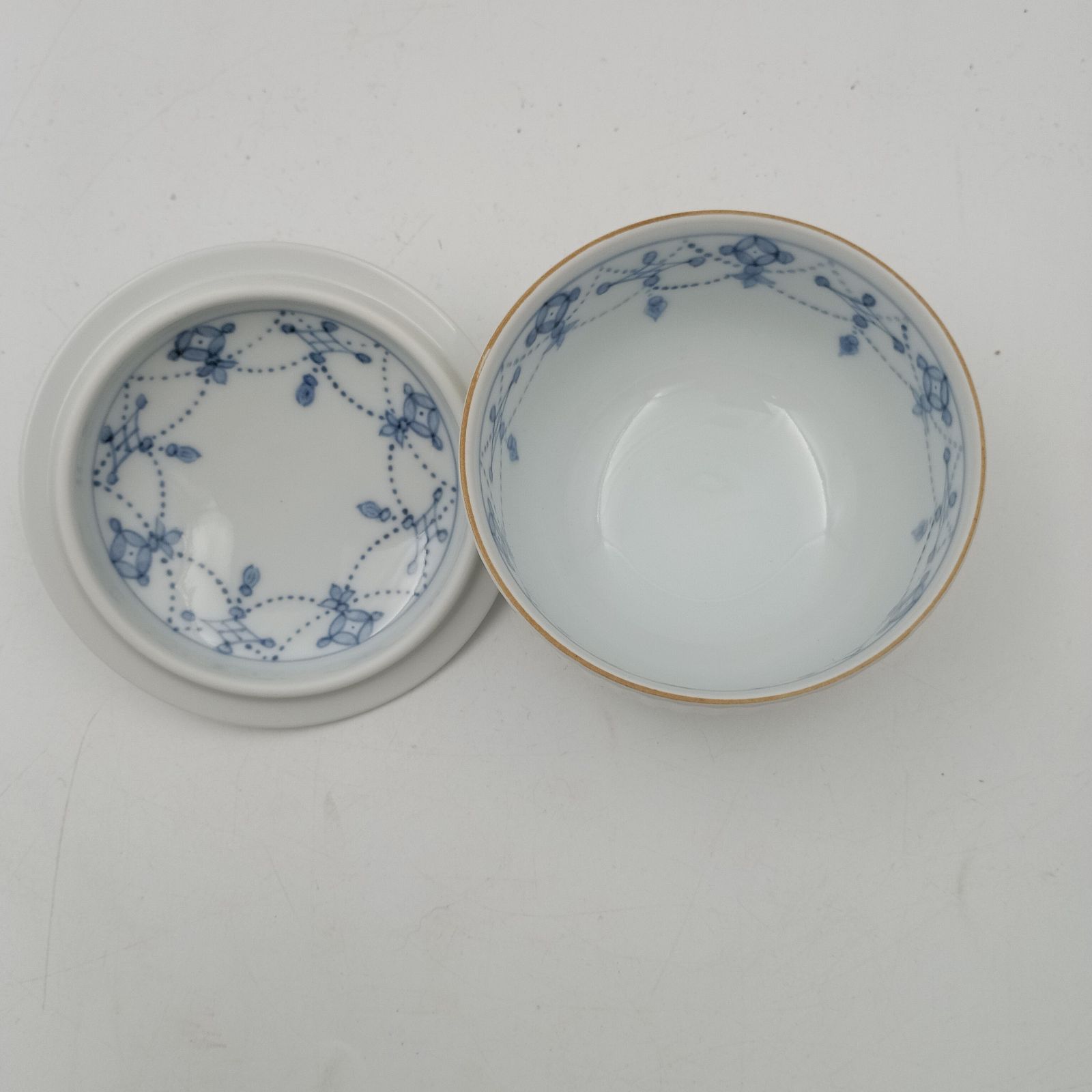 K-0760】青華瓔珞文 蓋付お茶呑茶碗（桐箱入）〈5客〉 有田焼 未使用