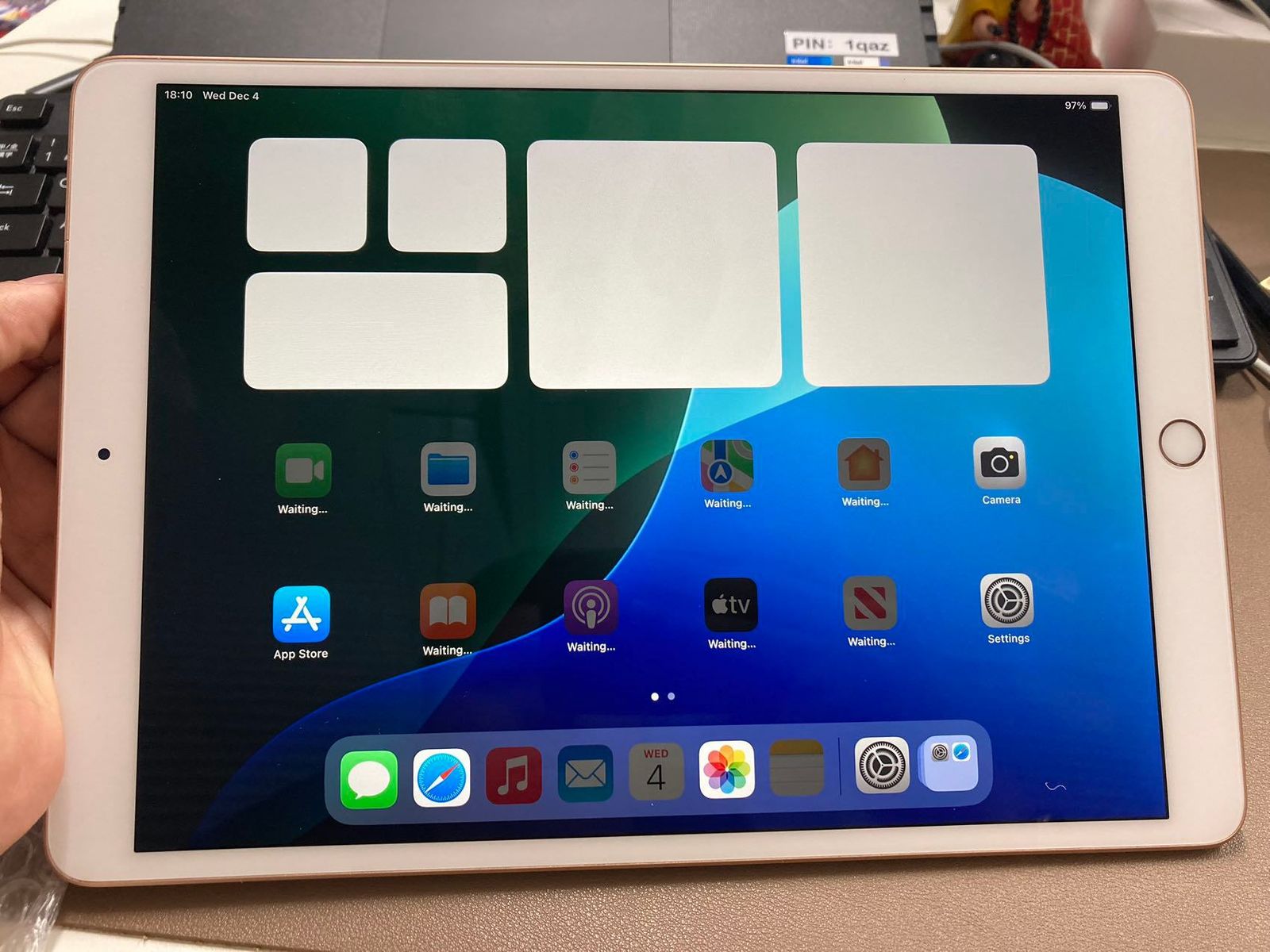 訳アリ 美品 iPad Air 第3世代 256GB ゴールド - SIMフリー、充電器付き