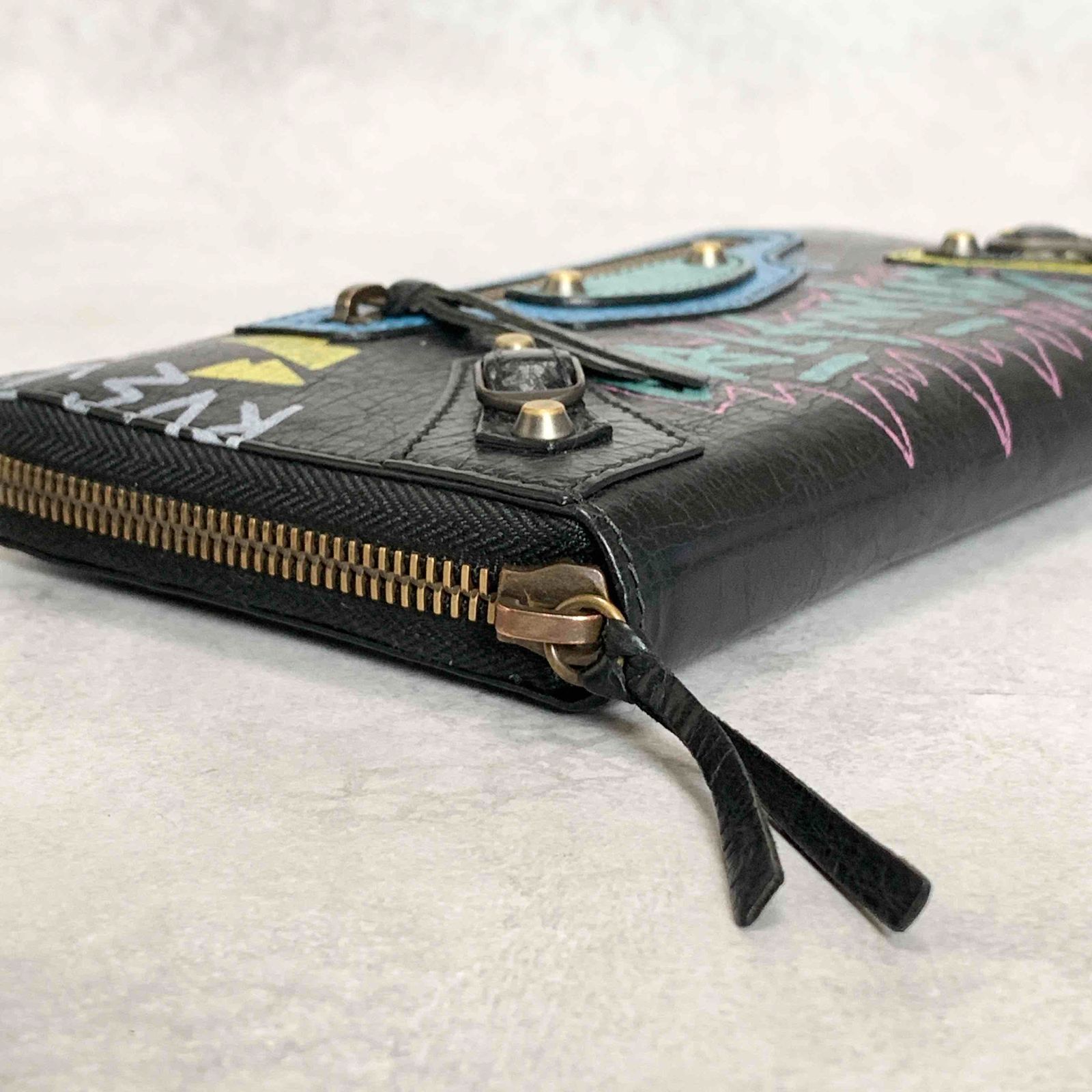 極美品 バレンシアガ BALENCIAGA ラウンド長財布 グラフィティ 