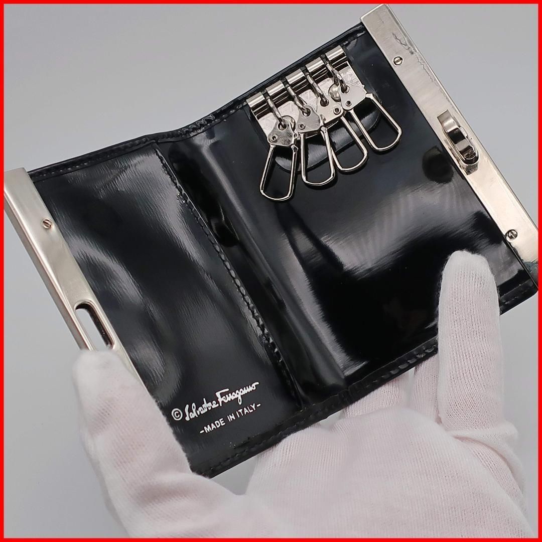 ロッタ様☆新品☆ヴィヴィアンウエストウッド☆チャーム付き4連