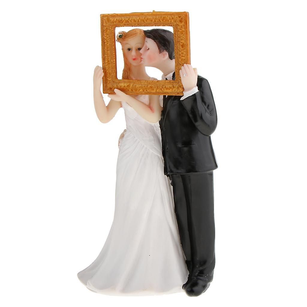 結婚式のカップルの優しい瞬間ケーキトッパーカップルの置物7x5.5x13.5cm