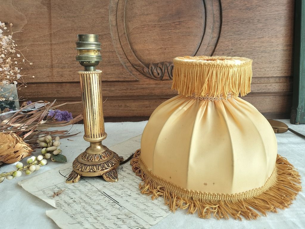 装飾付き 卓上ランプ