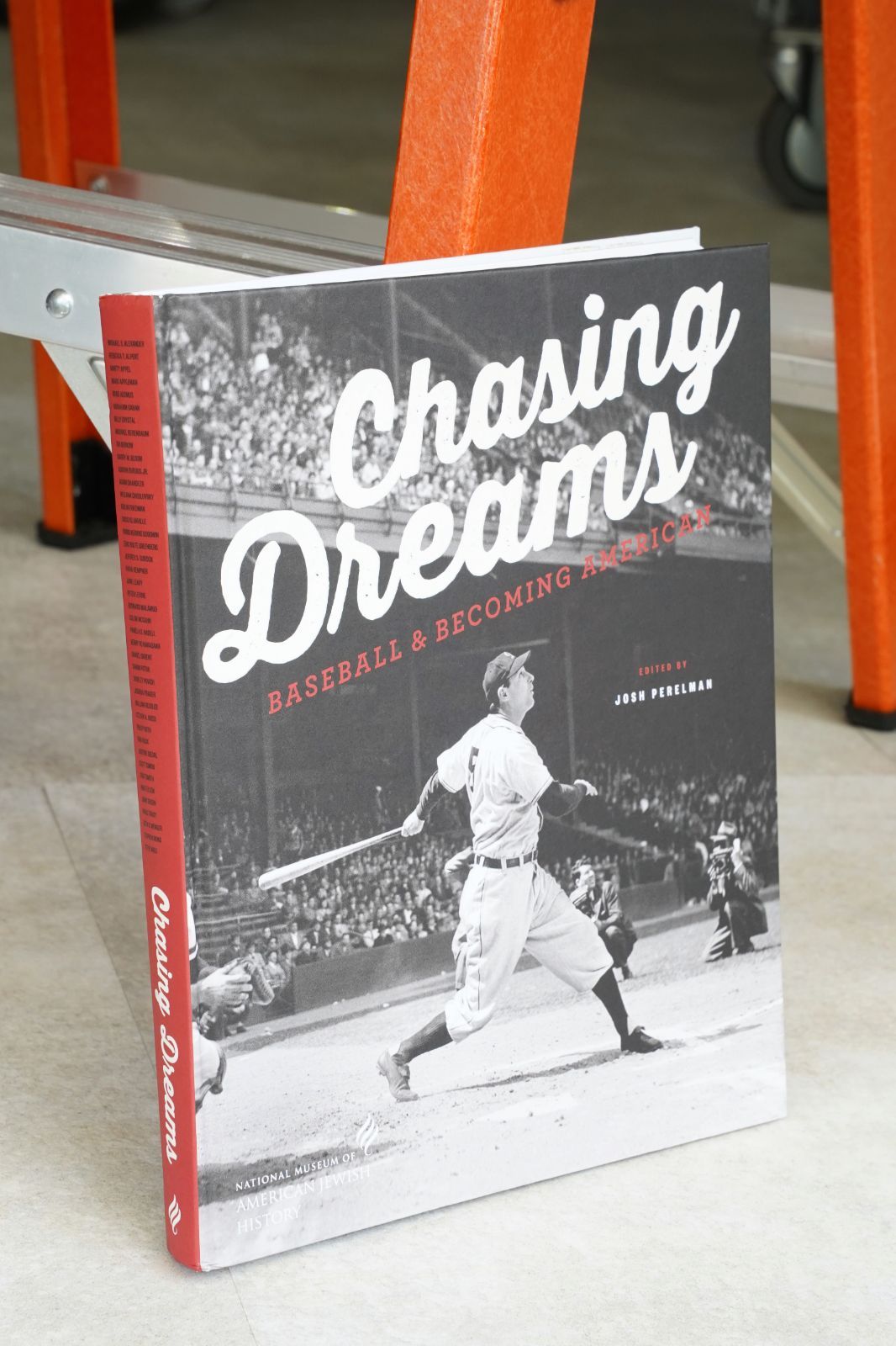 洋書 大型写真集『Chasing Dreams: Baseball u0026 Becoming American』Josh Perelman編集 MLB イチロー／ジャッキー・ロビンソン収録 ハードカバー Baseball Dreams: Becoming コダクロームで撮った1950 Art Jewish