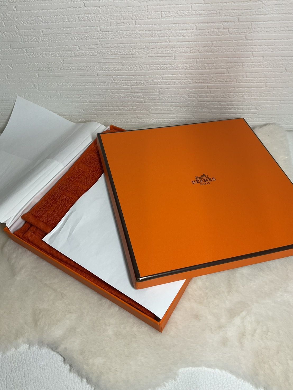 TVB ❗️HERMES ハンドタオル　レッド、オレンジ　新品未使用　２枚 新品未使用品 HERMES オレンジ ハンドタオル - メルカリ