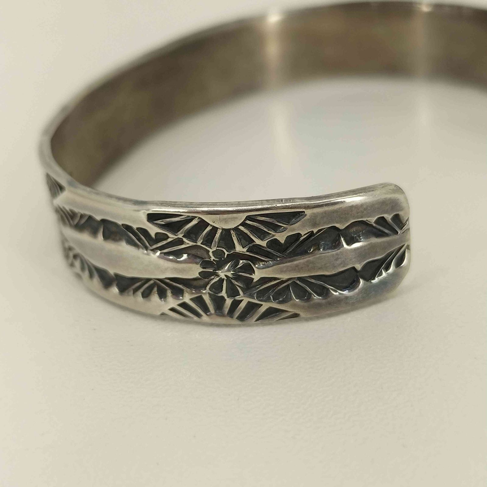 インポート・海外人気ブランド ナバホ NAVAJO STERLING HRM ヘンリマリアーノ シルバーバングル その他