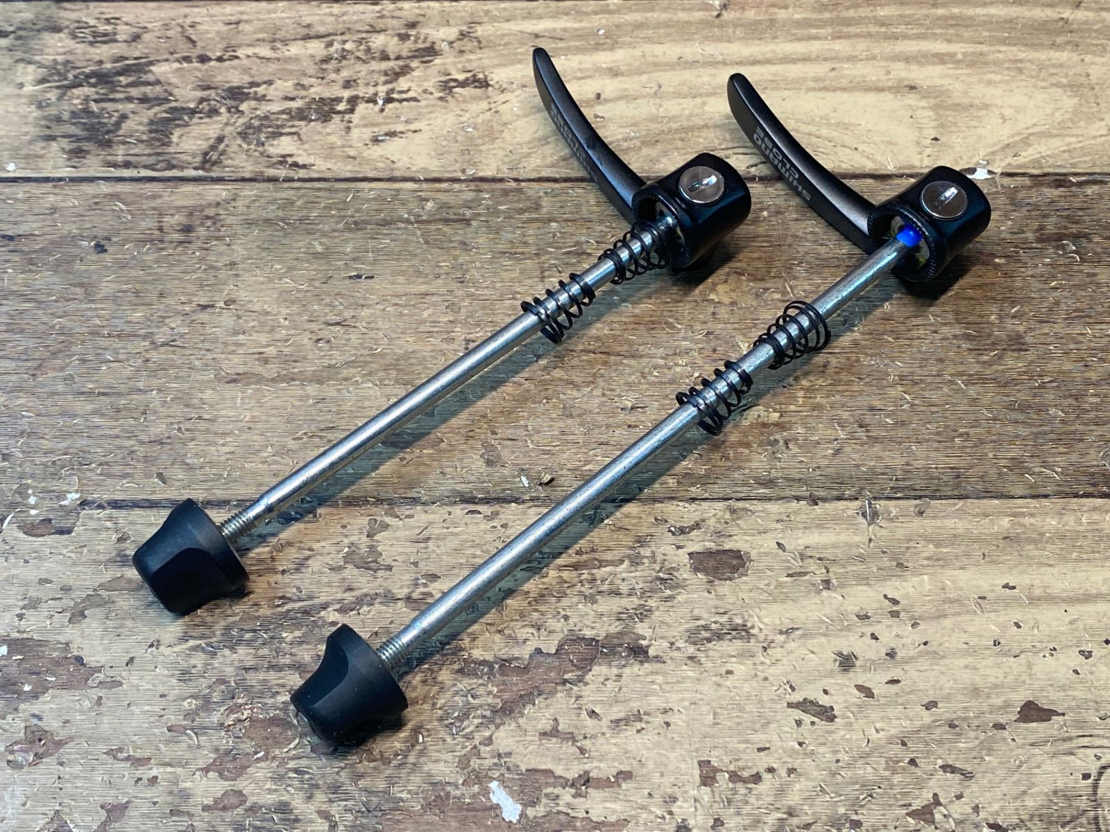 新品未使用シマノSHIMANO 105 5700ハブ前後セット シマノ SHIMANO 105 HB-5700 FH-5700 ハブ 前後セット 100/130