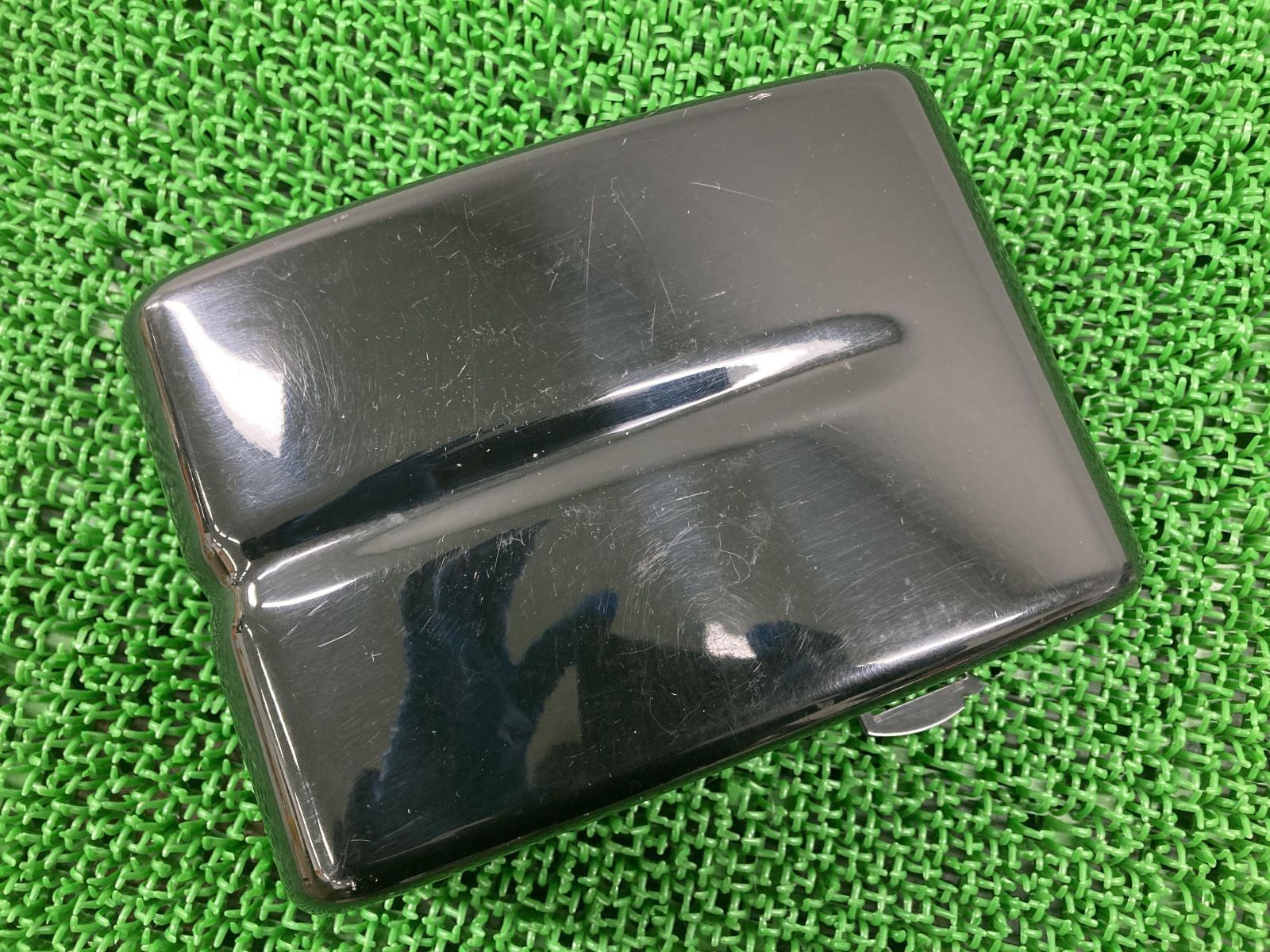 FLD1580 サイドカバー 左 ハーレー 純正 中古 バイク 部品 12-17年 ダイナ スイッチバック バッテリーカバー 凹み無し 車検 Genuine