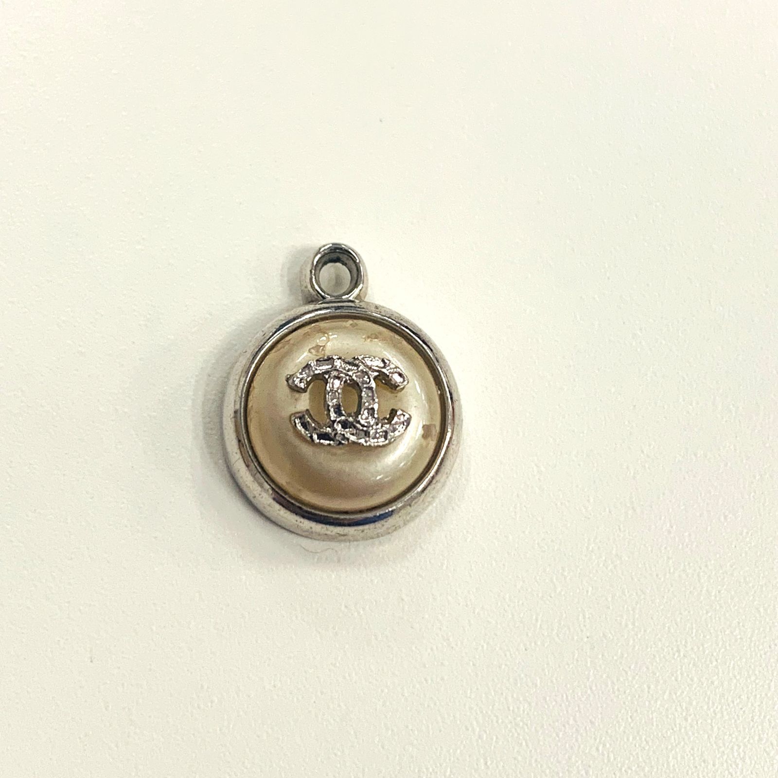 CHANEL ピアス 外観に
