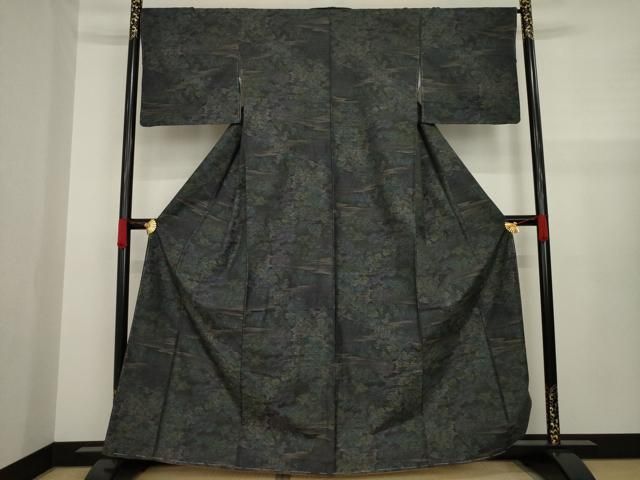 平和屋着物○本場大島紬 9マルキ 地空 風景草花文 黒地 正絹 逸品