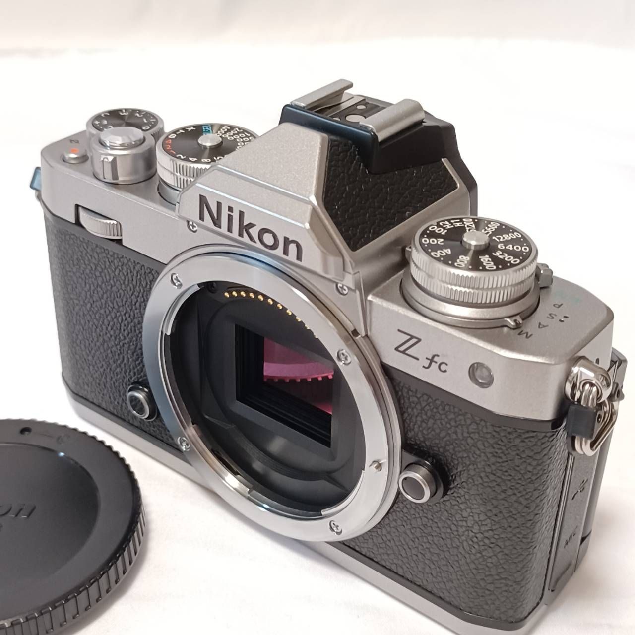 【シャッター数950】Nikon Z fc ミラーレスカメラ セット　おまけ付き Nikon Z fc ミラーレス一眼オマケ付き