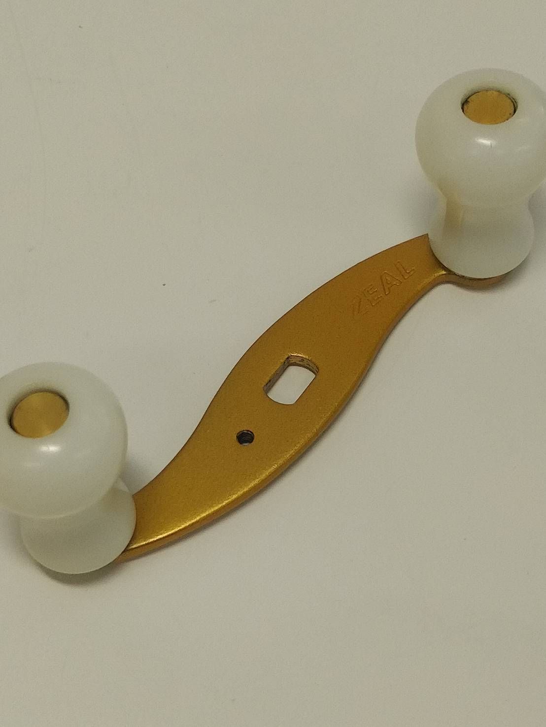 ZEAL ズイール パワーアップハンドル 白／つや消しゴールド ベイト