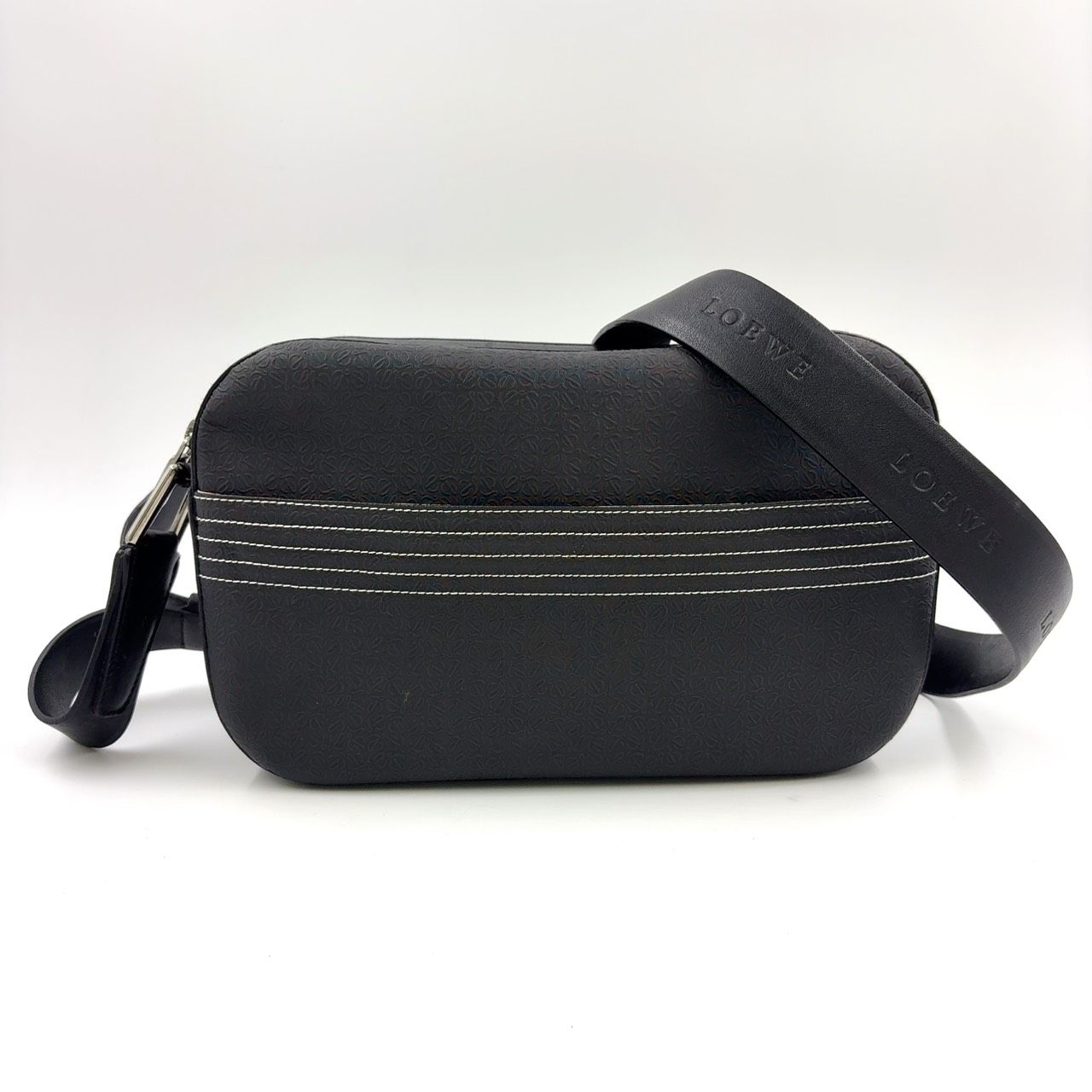 【良品】LOEWE ショルダーバッグ　ポシェット　レザー　黒　リピートアナグラム 良品】LOEWE ショルダーバッグ ポシェット レザー 黒 リピートアナグラム