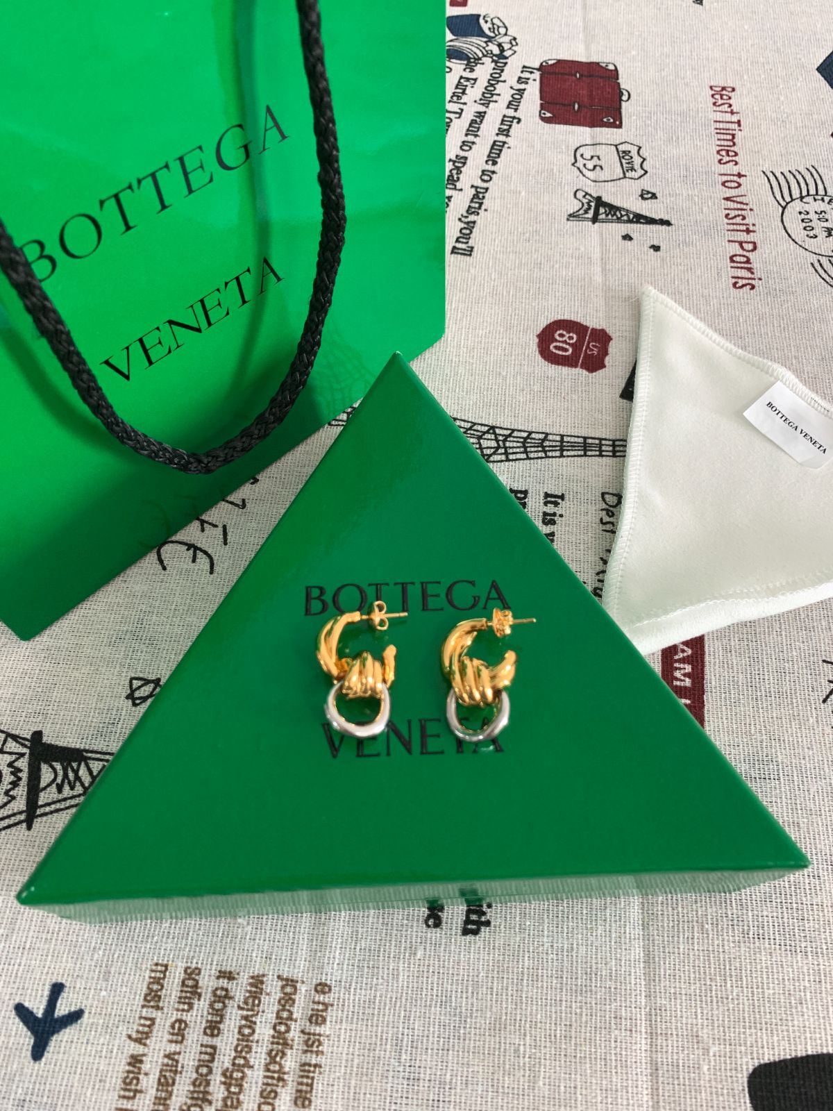 お洒落度☆両耳用 BOTTEGA VENETA ノット スタッズピアス バイ