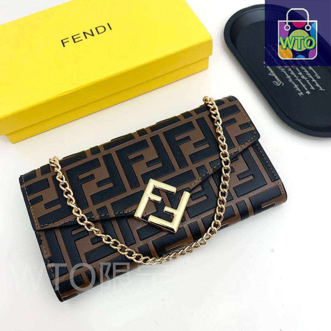 今日特価】Fendi フェンディ ショルダーウォレット 高級レザーと