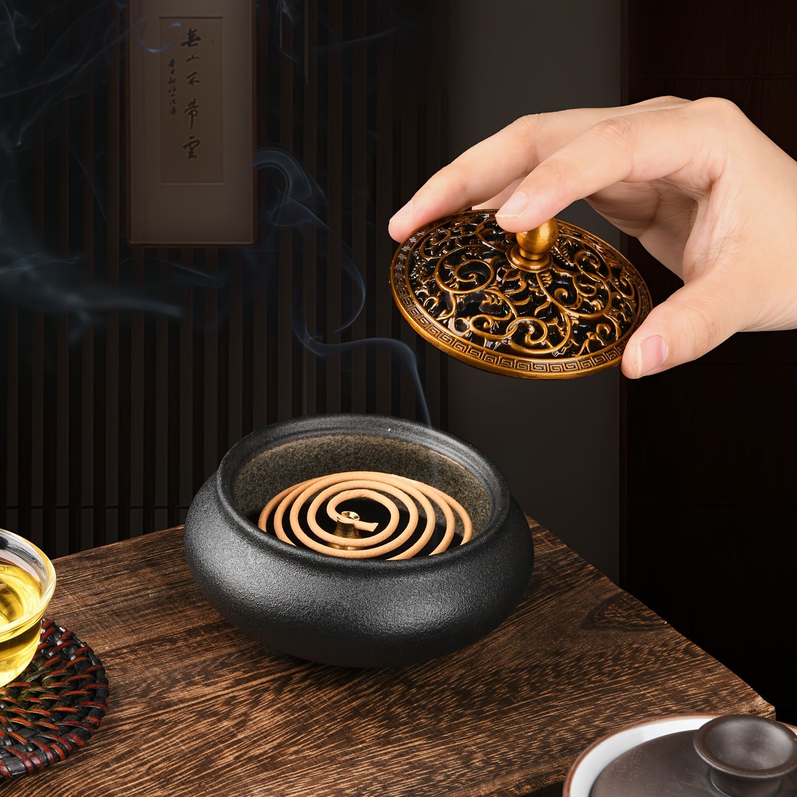 高品質の人気 印籠螺鈿細工鹿角金工菊紋根付 工芸品