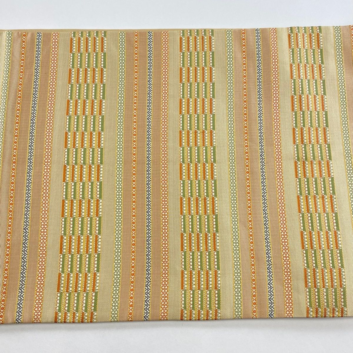 帯/袋帯/幾何学模様/ ベージュ系 袋帯 美品 秀品 幾何学模様 箔 ベージュ 六通 正絹｜中古・古着