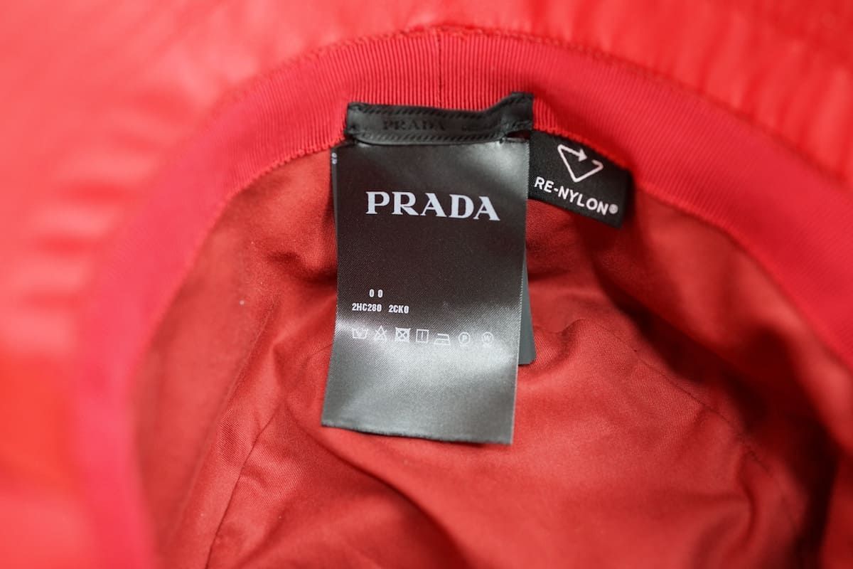 PRADA プラダ ひも付き トライアングルロゴ フィッシャーマンハット ...