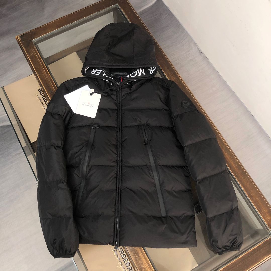 新品未使用?】MONCLER （モンクレール）ダウンジャケット - メルカリ