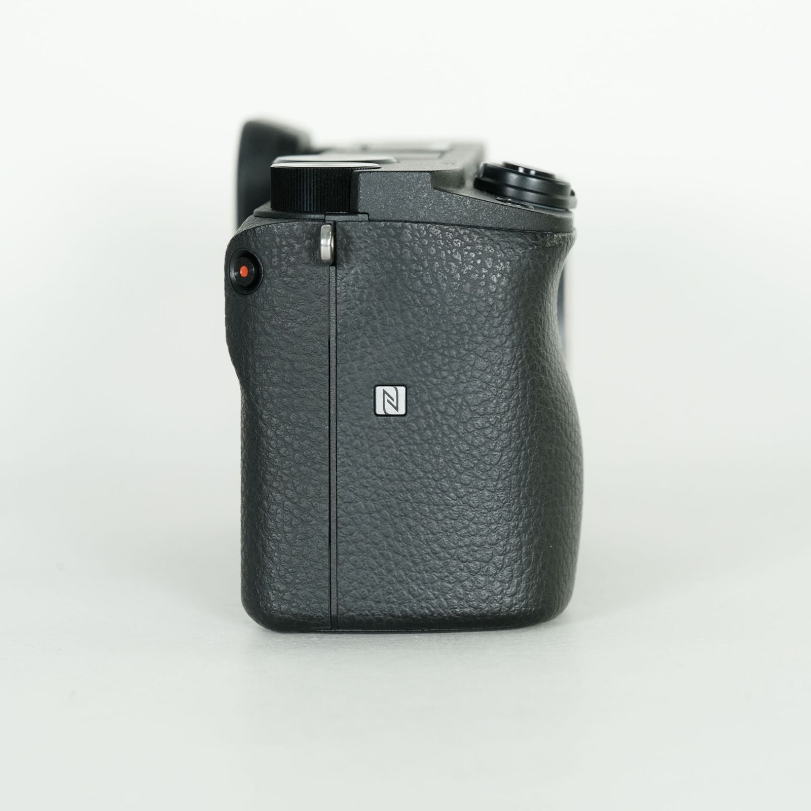 シャッター数560 SONYミレーラス α6400 ilce-6400 Sony Alpha 6400 - APS-C Interchangeable Lens Camera 24.2MP