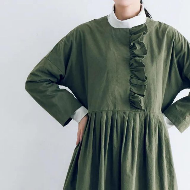MAGALI | ピグメントダイコットン・フリルワンピース (カーキ
