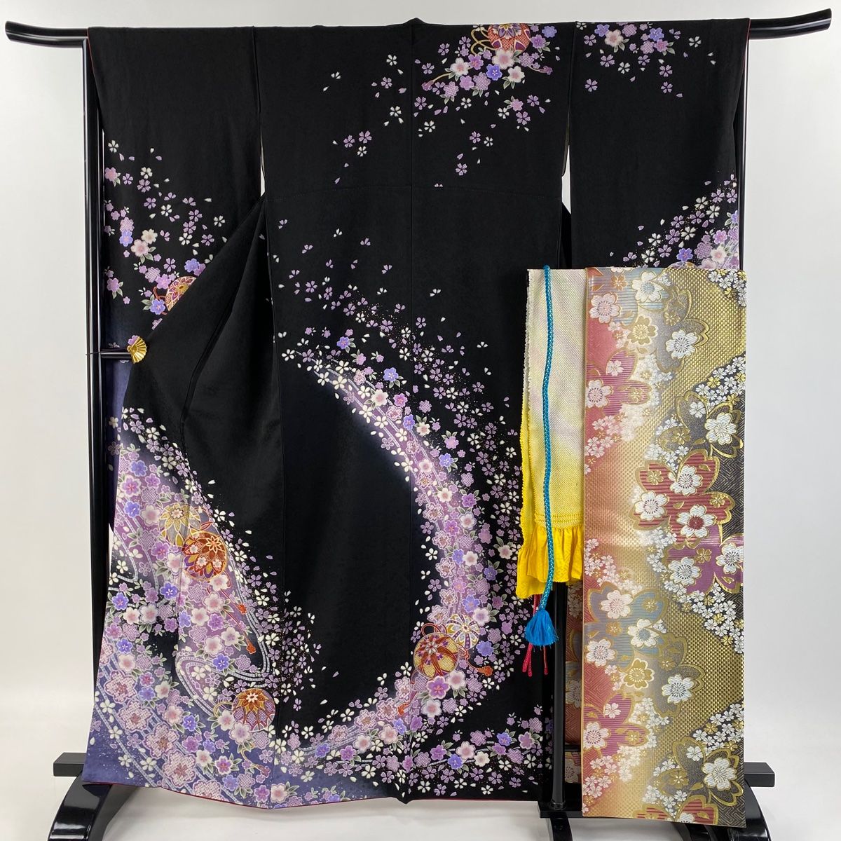 振袖　袋帯　4点セット　桜　蝶　金銀彩　身丈163cm 裄丈66cm M 正絹 振袖 身丈162cm 裄丈67cm M 袷 蝶 桜 金銀彩 赤 正絹 秀品｜中古