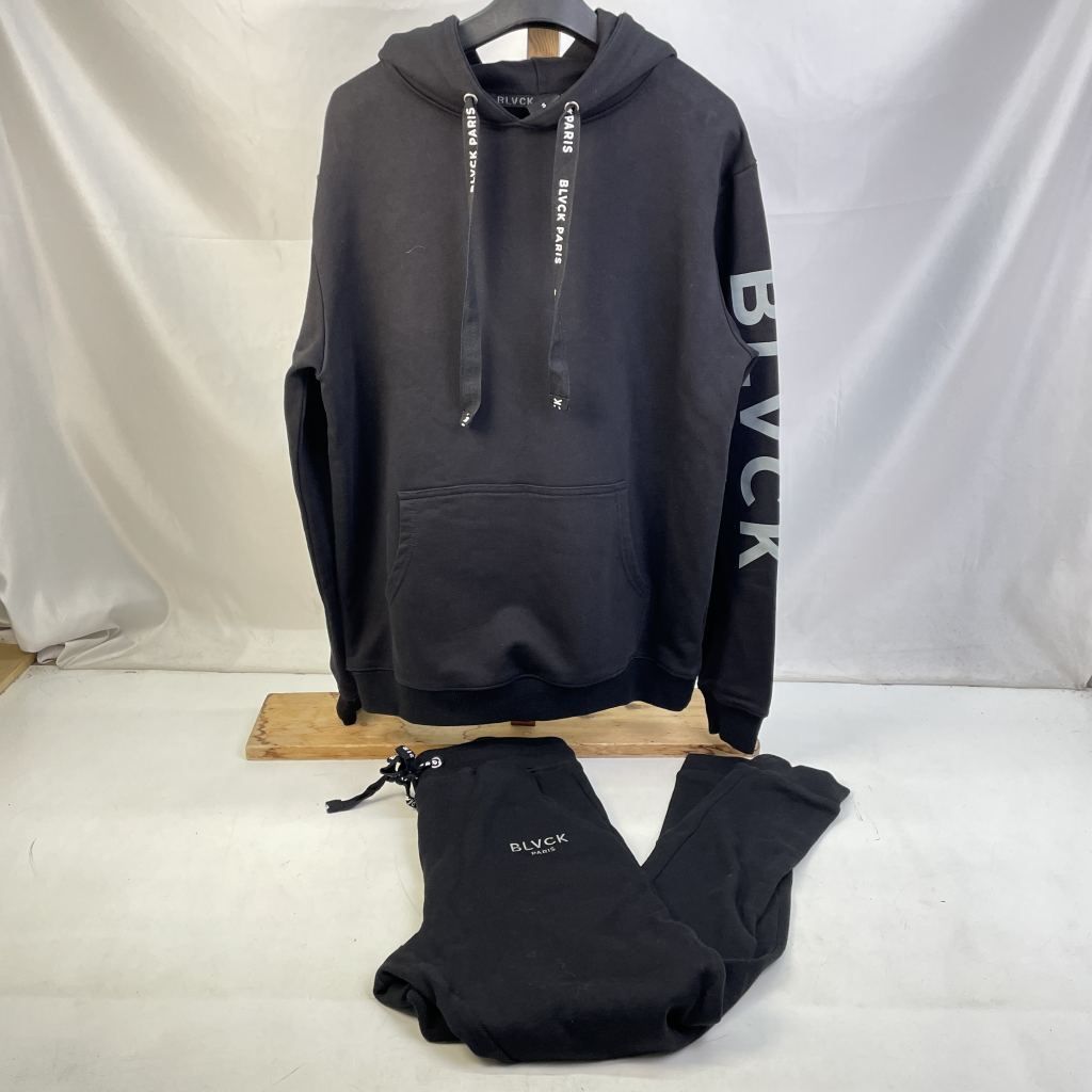 BLVCK PARIS セットアップ パーカー バックロゴ パンツ 黒 美品 BLVCK PARIS セットアップ パーカー バックロゴ パンツ 黒 美品
