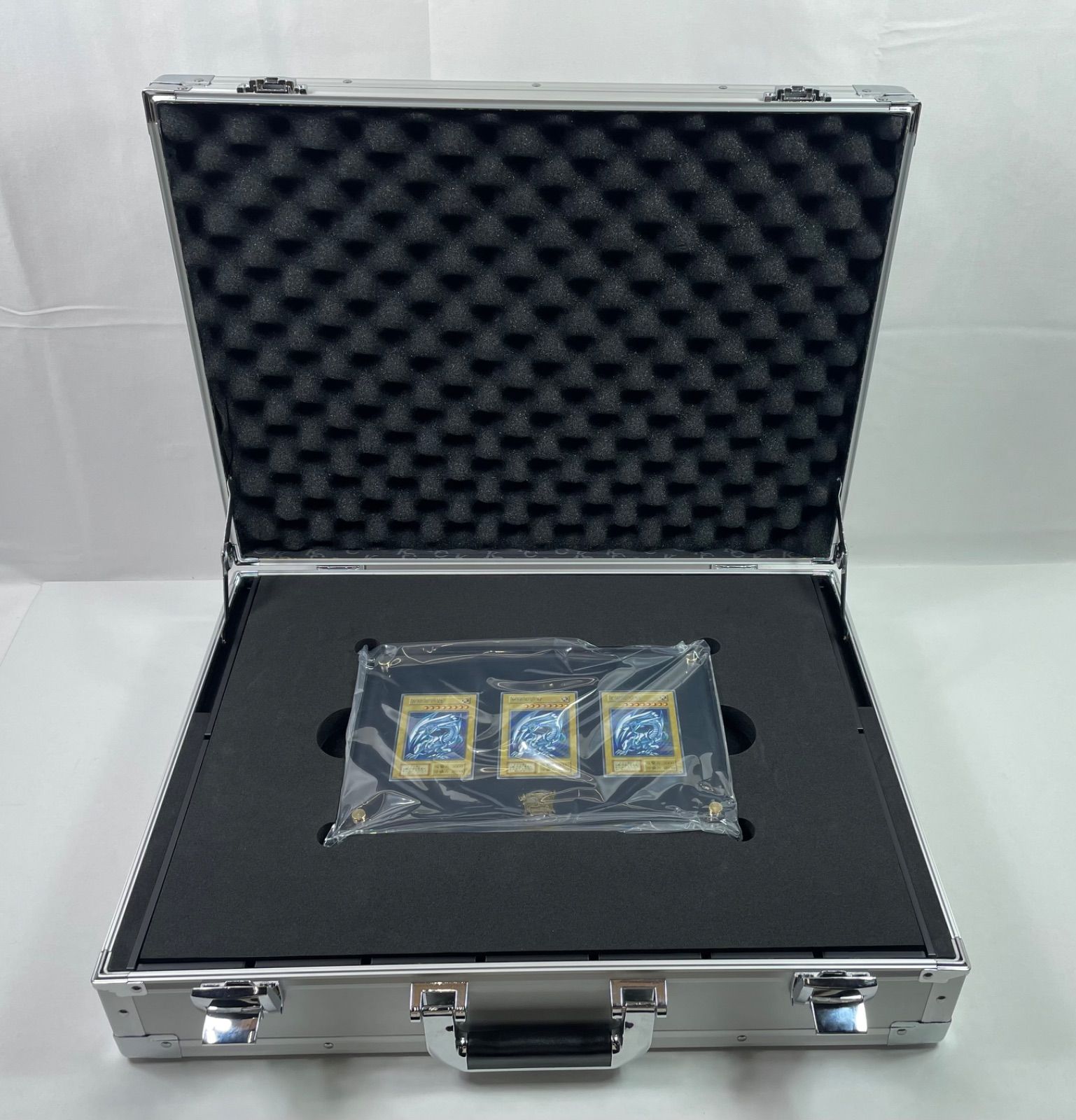 新品未開封　海馬セット　アタッシュケース付き　25周年　シクブル　ブルーアイズ 遊戯王 海馬セット アタッシュケースの通販 青眼の白龍