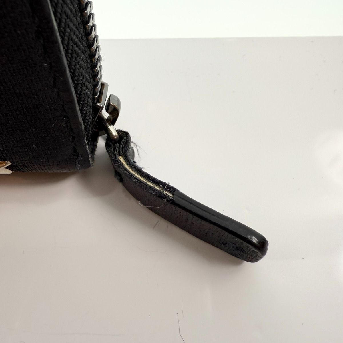 ジミーチュウ JIMMY CHOO ラウンドファスナー 長財布 スター スタッズ