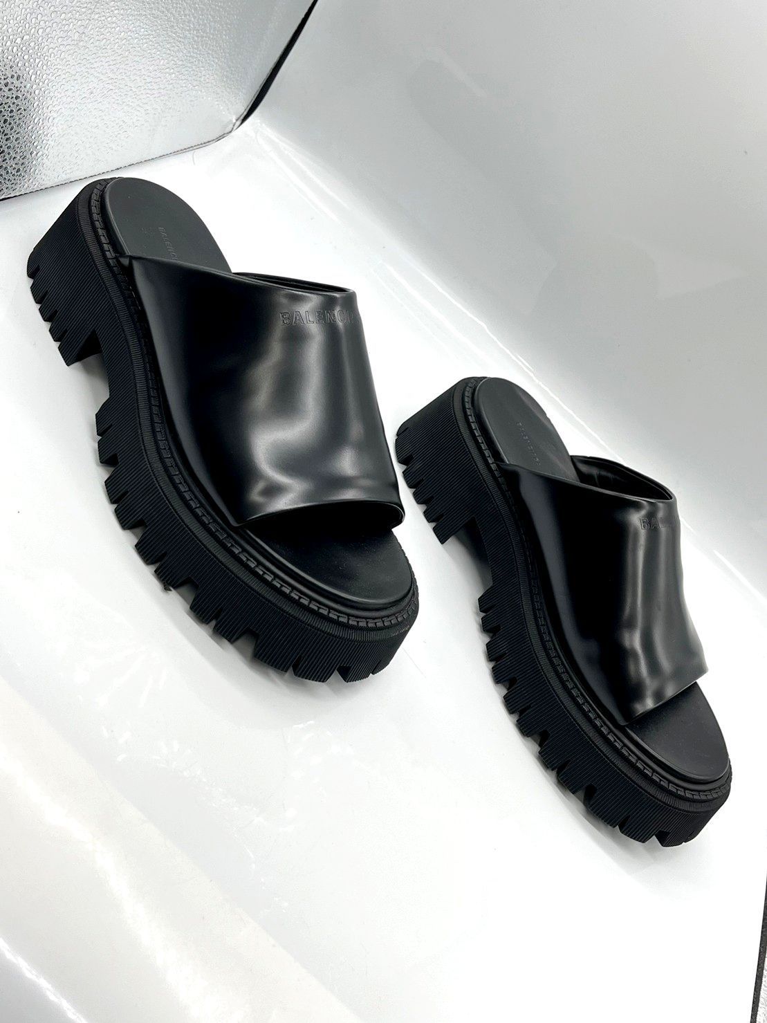 極美品】BALENCIAGA TRACTOR 40MM トラクター サンダル - メルカリ