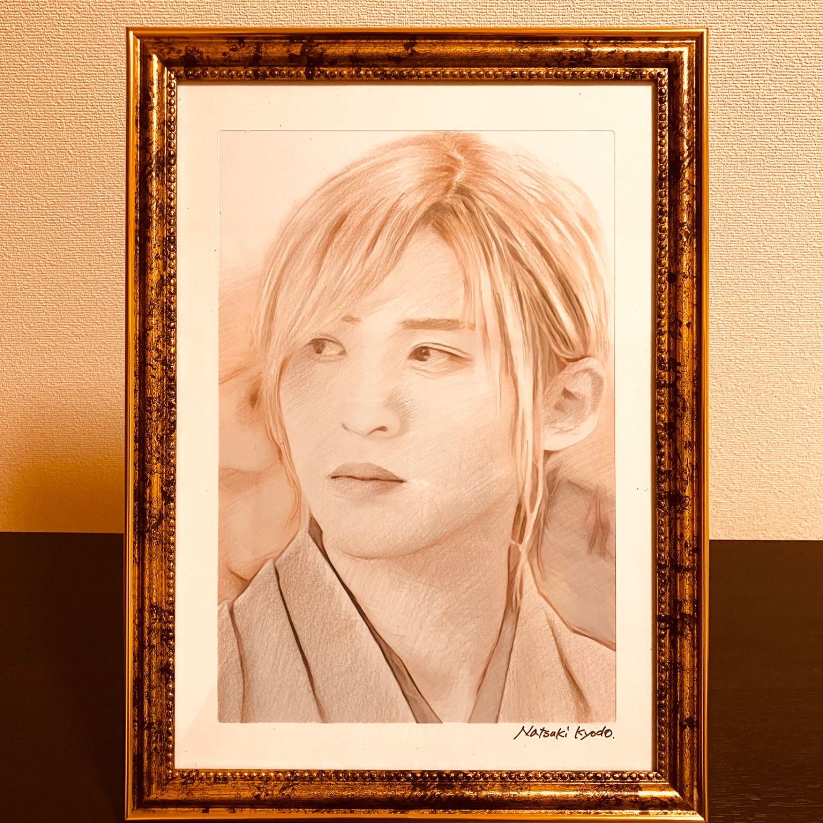 女優画④ 額装品　額縁寸法32.7㎝×24.0㎝×1.5㎝　色鉛筆画　定款付 女優画18 額装品 額縁寸法32.7㎝×24.0㎝×1.5㎝ 色鉛筆画 定款付