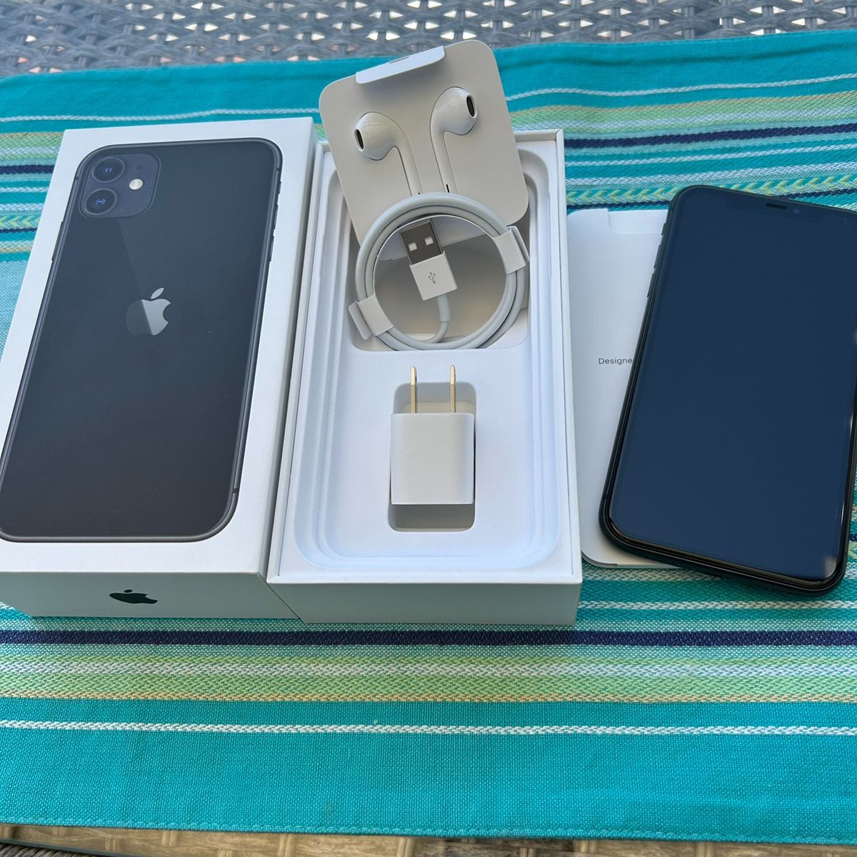 美品 iPhone11 ブラック 黒 64GB SIMロック解除済み 付属品 充電 