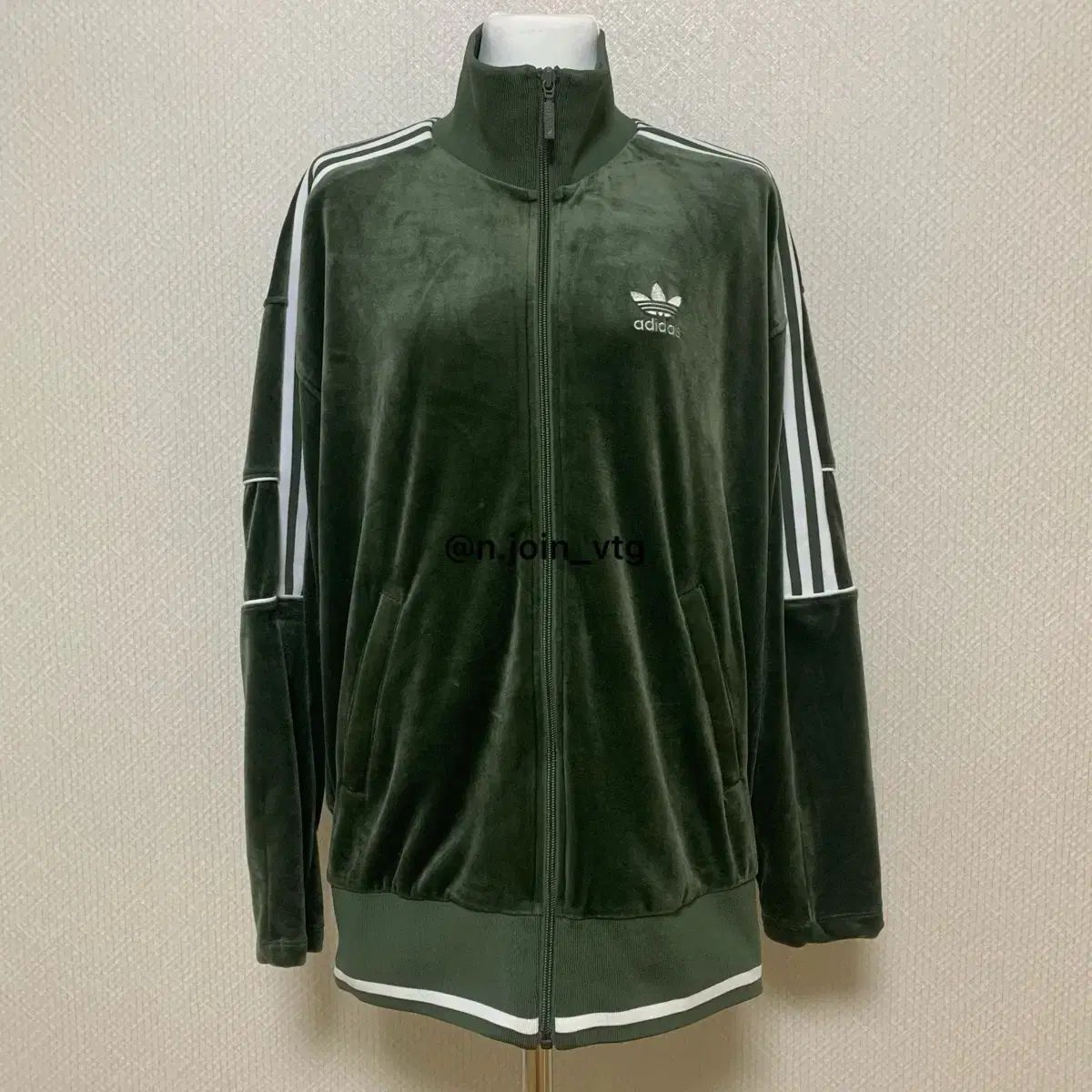 アディダス ベロア オリーブ グリーン ジャージ