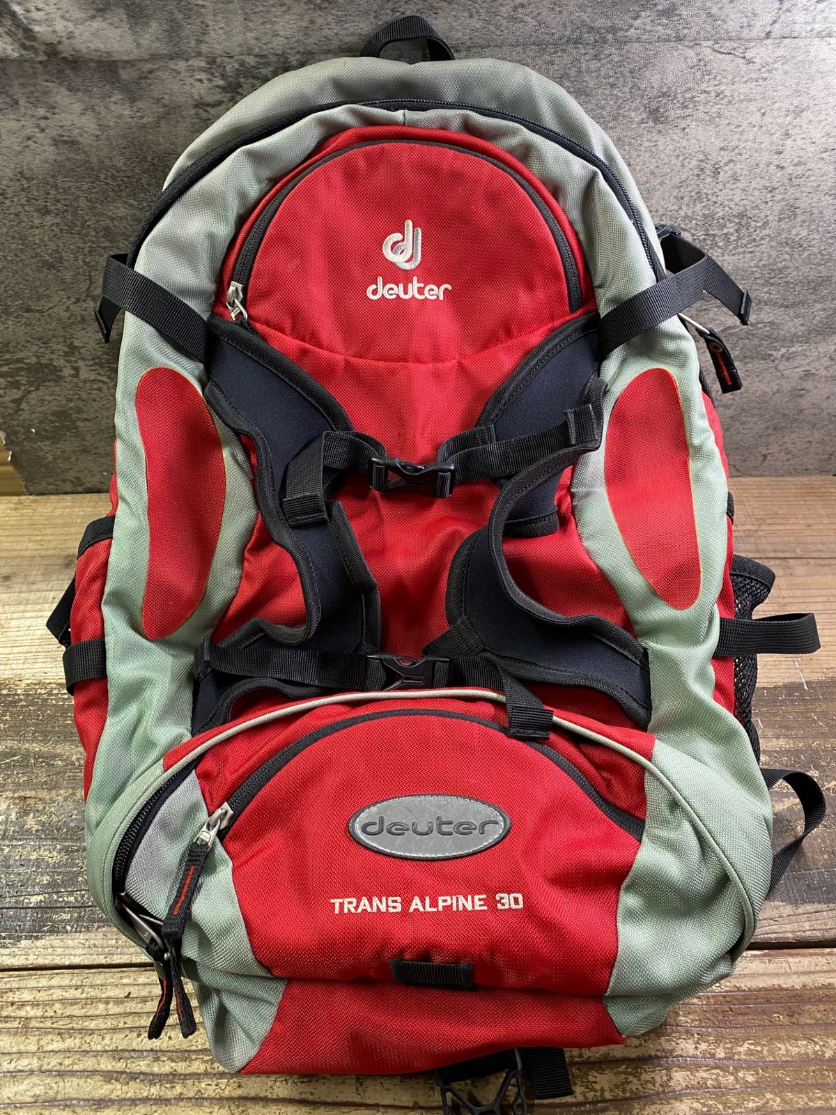 JJ720 ドイター deuter リュックサック バックパック 赤