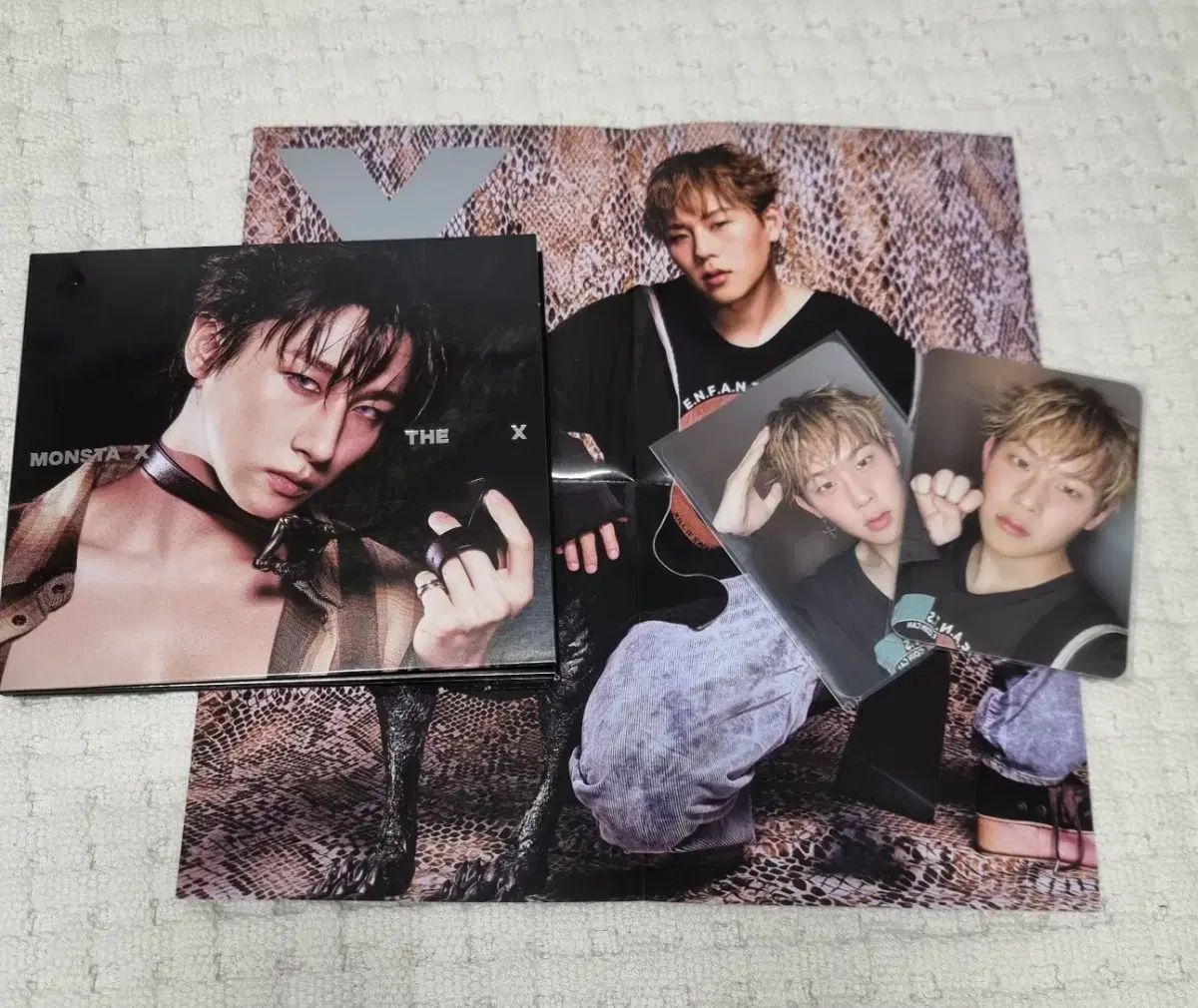 MONSTA X サイン入りCD、トレカ含、韓国アルバムセット(初回限定写真含) MONSTA X サイン入りCD、トレカ含、韓国アルバムセット(初回限定