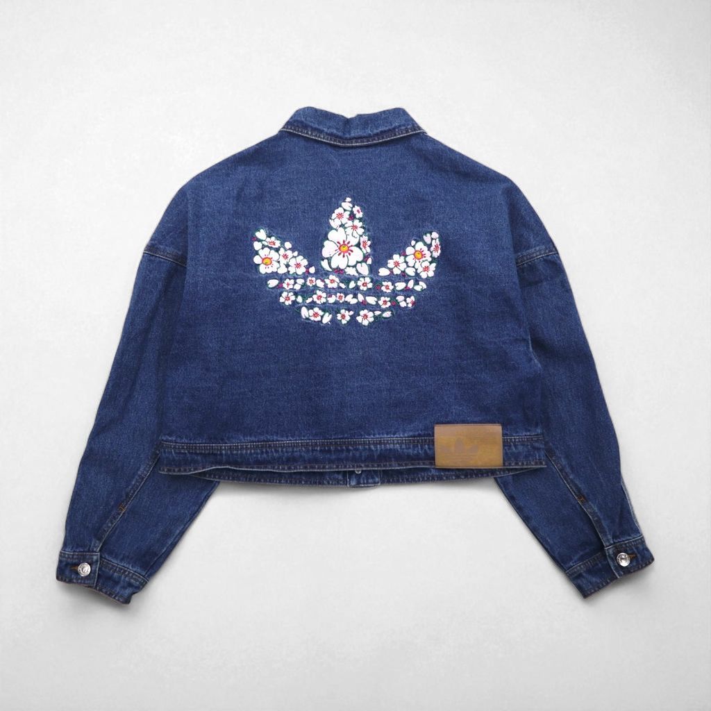 adidas originals クロップド 短丈 デニムジャケット Gジャン XL インディゴ 刺繍 ワイド IP3767 トレフォイル 3ストライプス フローラル