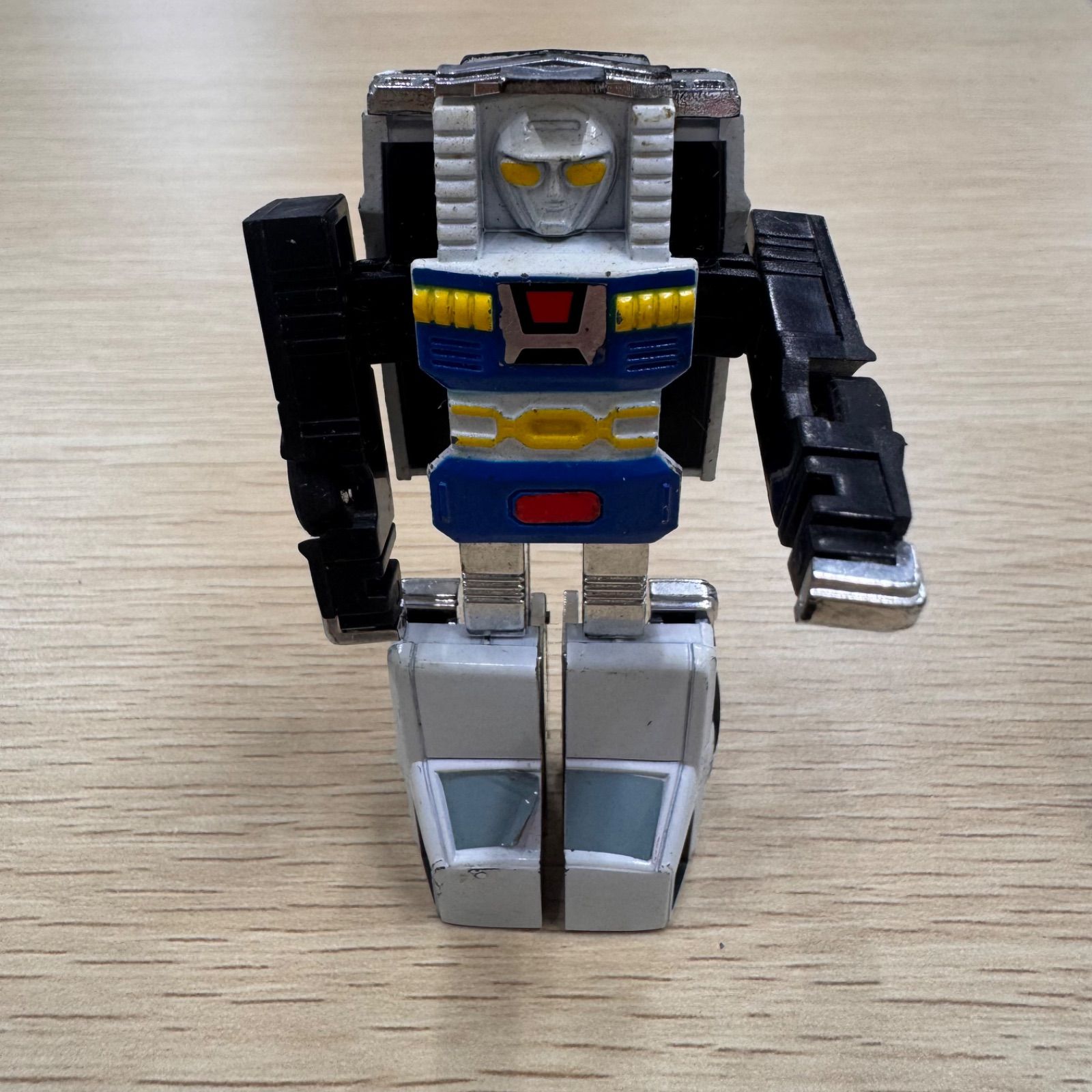 マシンロボ・MR-13 パトカー 変形ロボ - メルカリ