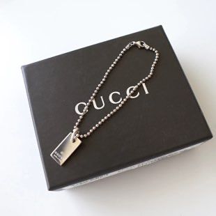 GUCCI グッチ シルバーブレスレット ロゴプレート - メルカリ