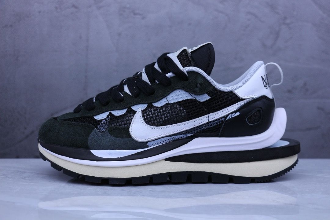 sacai x Nike vaporwaffle black