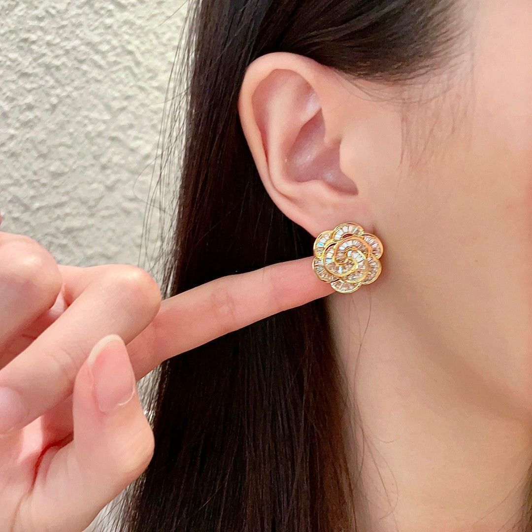 【ヴィンテージ感もあり♡25A】CHANEL ピアス 今日特価】Chanel ヴィンテージ アルファベット ピアス 送料無料